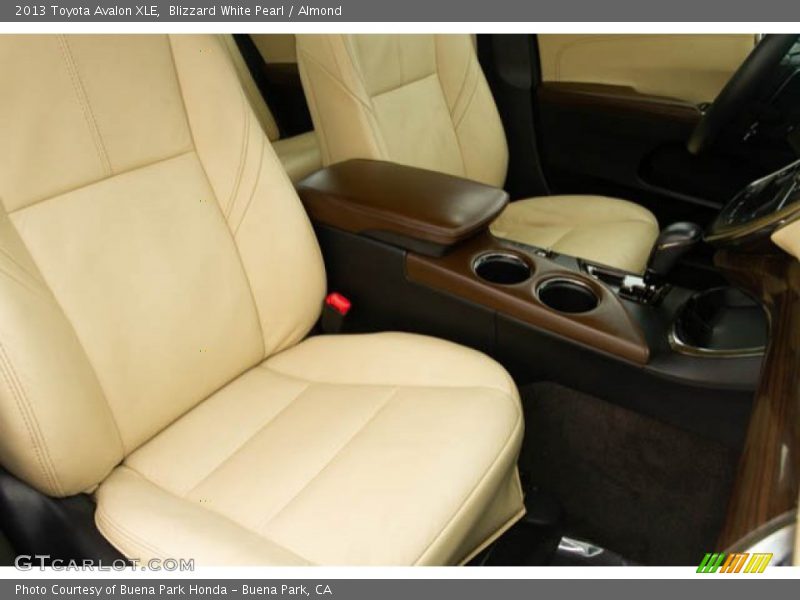 Blizzard White Pearl / Almond 2013 Toyota Avalon XLE