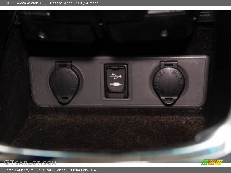 Blizzard White Pearl / Almond 2013 Toyota Avalon XLE