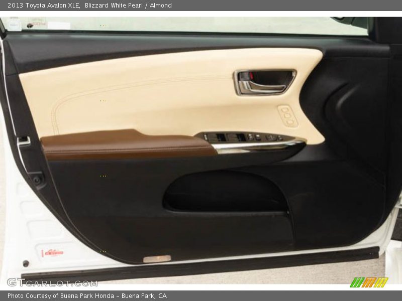 Blizzard White Pearl / Almond 2013 Toyota Avalon XLE