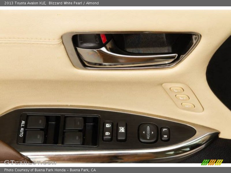 Blizzard White Pearl / Almond 2013 Toyota Avalon XLE