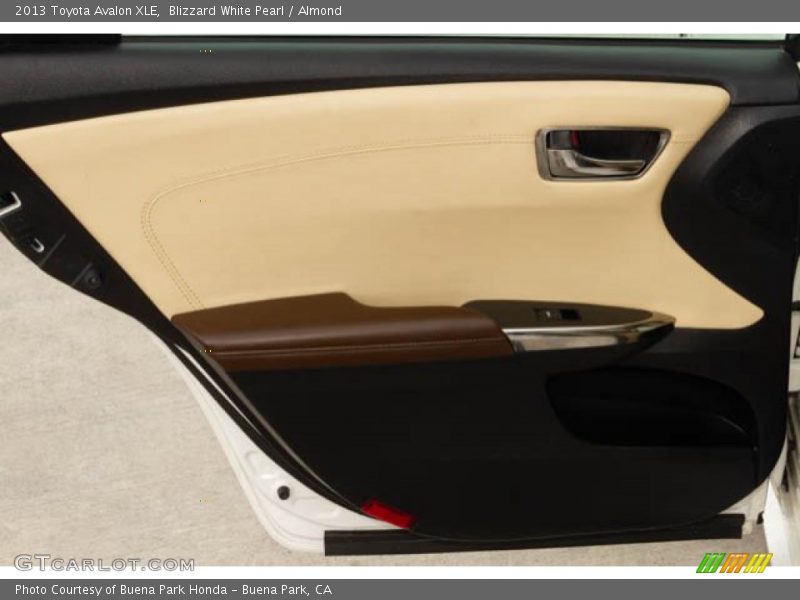 Blizzard White Pearl / Almond 2013 Toyota Avalon XLE