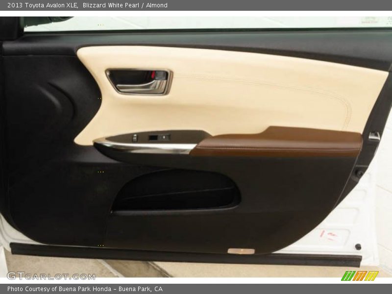 Blizzard White Pearl / Almond 2013 Toyota Avalon XLE