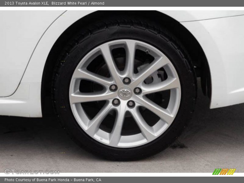 Blizzard White Pearl / Almond 2013 Toyota Avalon XLE