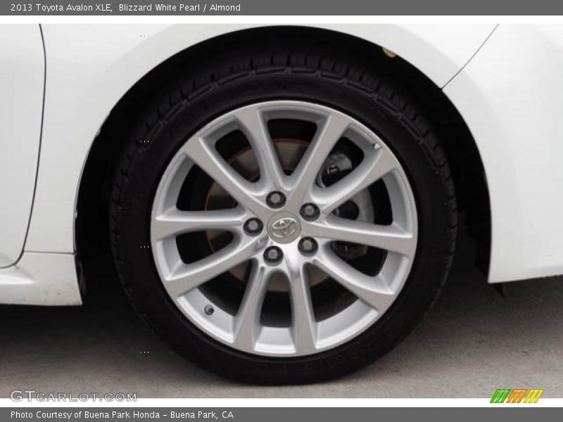 Blizzard White Pearl / Almond 2013 Toyota Avalon XLE