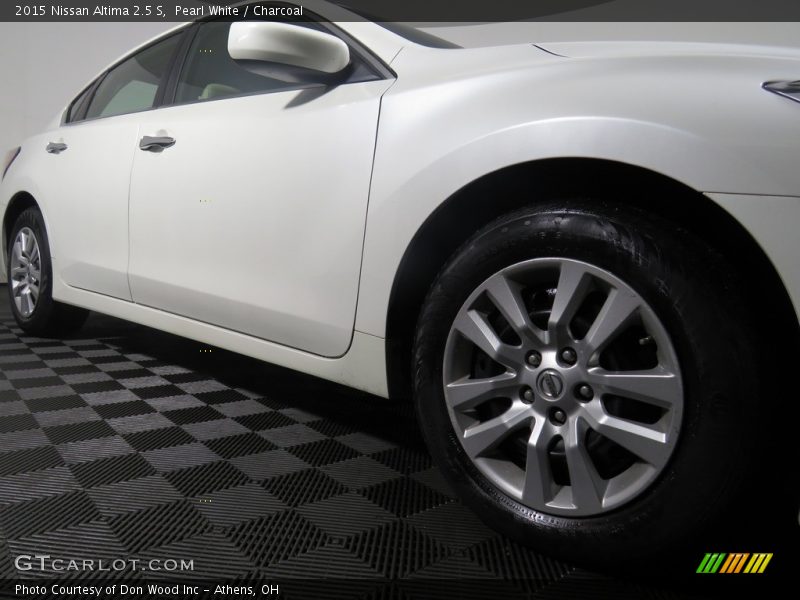 Pearl White / Charcoal 2015 Nissan Altima 2.5 S