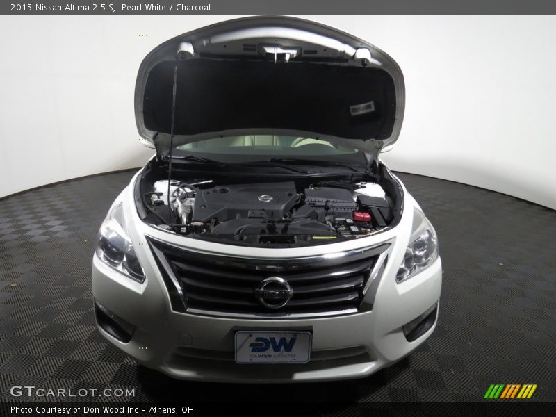 Pearl White / Charcoal 2015 Nissan Altima 2.5 S
