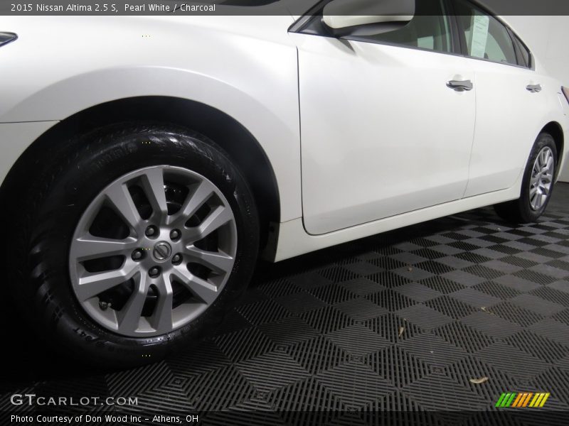 Pearl White / Charcoal 2015 Nissan Altima 2.5 S