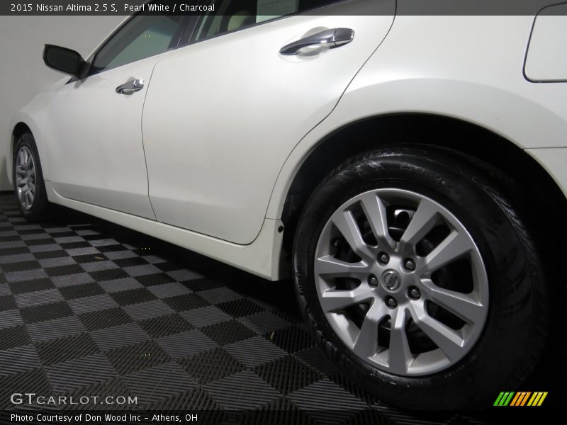 Pearl White / Charcoal 2015 Nissan Altima 2.5 S