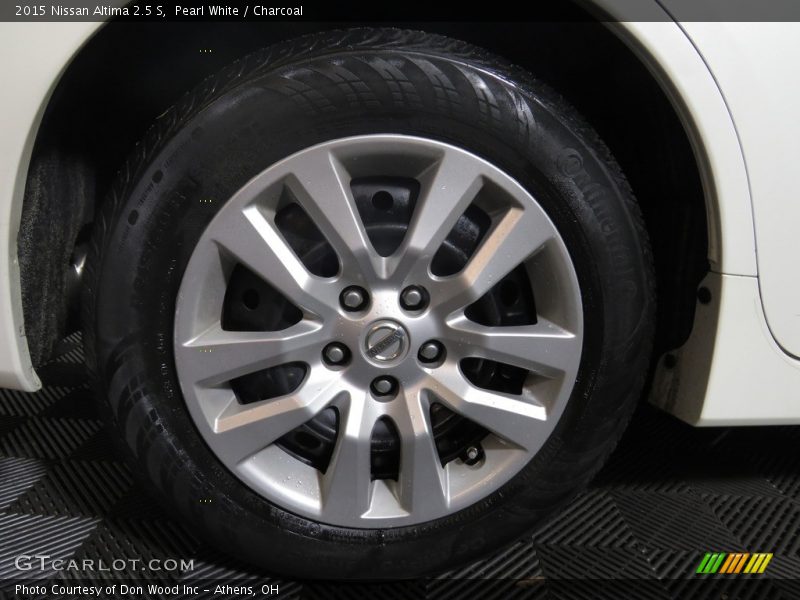 Pearl White / Charcoal 2015 Nissan Altima 2.5 S
