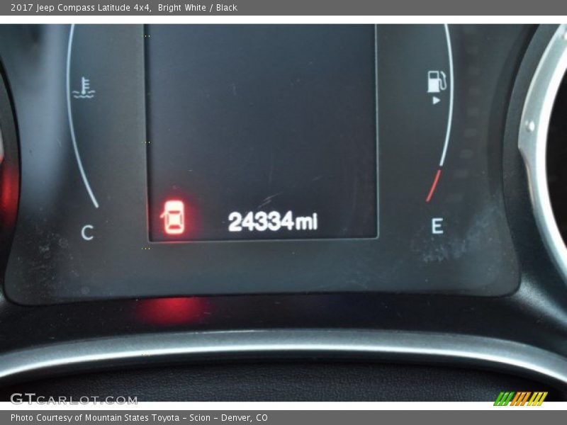 Bright White / Black 2017 Jeep Compass Latitude 4x4