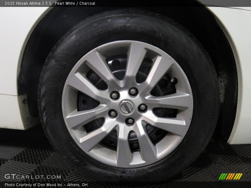 Pearl White / Charcoal 2015 Nissan Altima 2.5 S