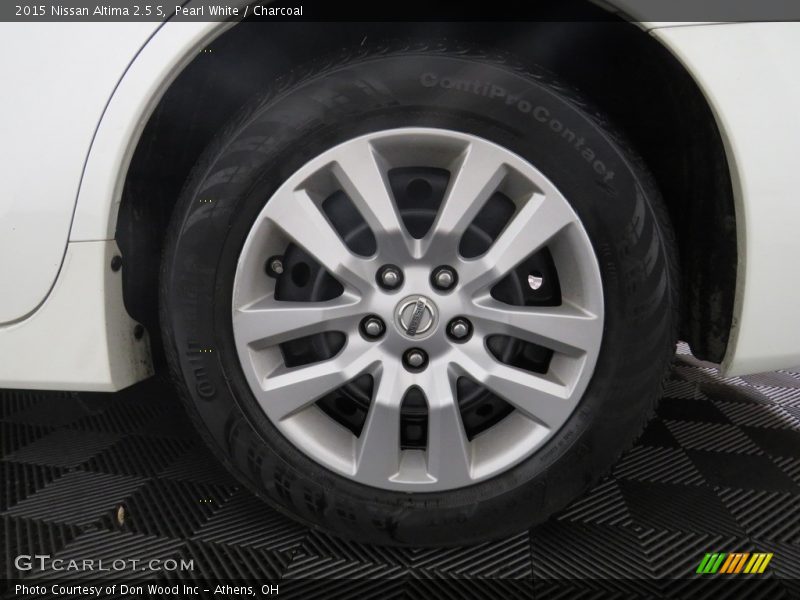 Pearl White / Charcoal 2015 Nissan Altima 2.5 S