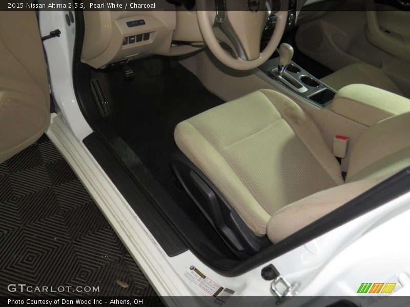 Pearl White / Charcoal 2015 Nissan Altima 2.5 S