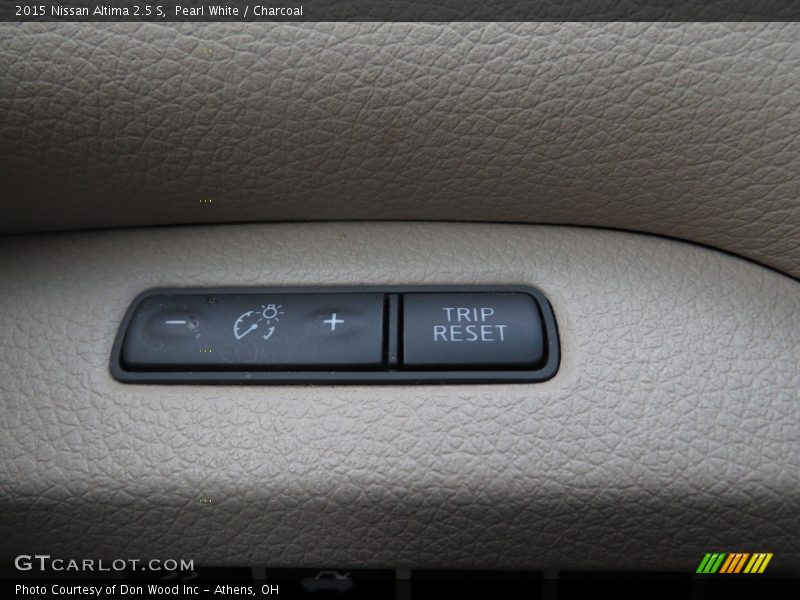 Pearl White / Charcoal 2015 Nissan Altima 2.5 S