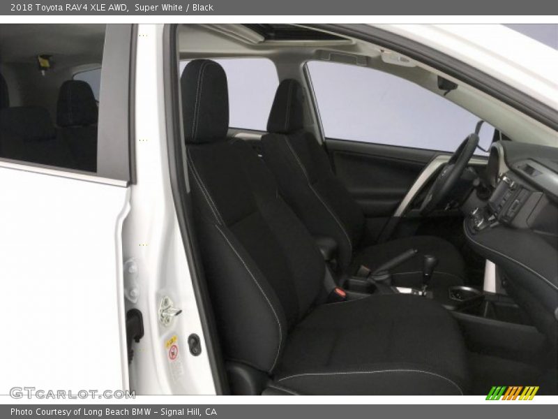 Super White / Black 2018 Toyota RAV4 XLE AWD