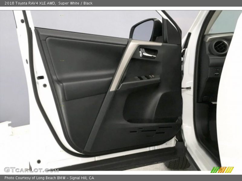 Super White / Black 2018 Toyota RAV4 XLE AWD