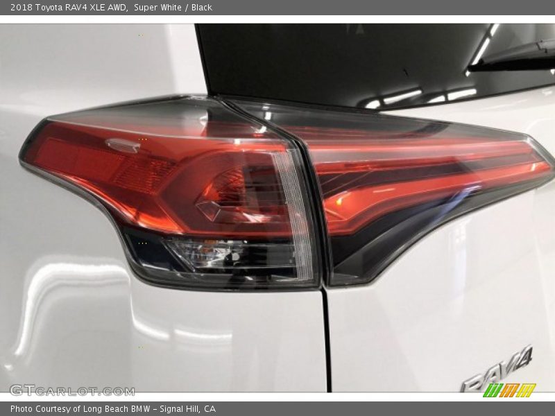 Super White / Black 2018 Toyota RAV4 XLE AWD