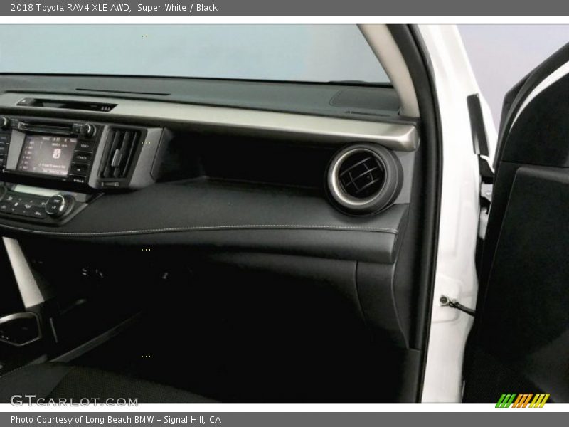 Super White / Black 2018 Toyota RAV4 XLE AWD