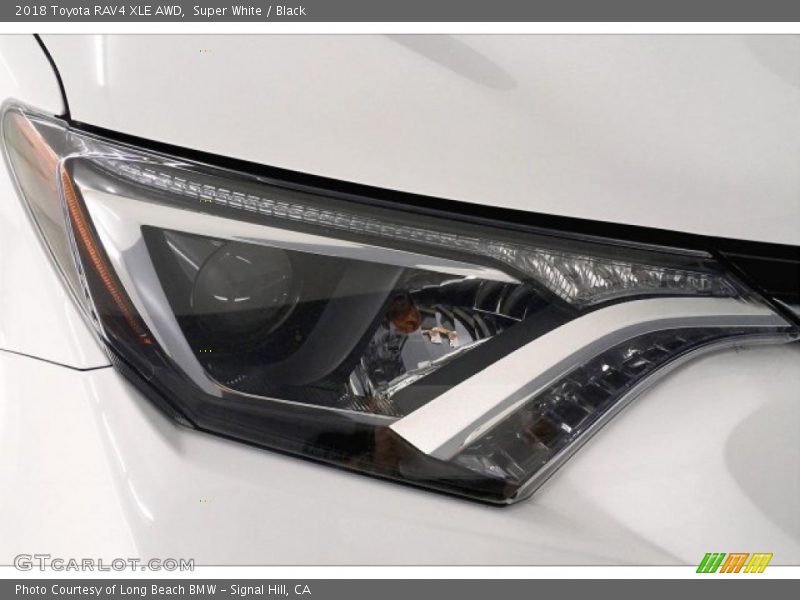Super White / Black 2018 Toyota RAV4 XLE AWD