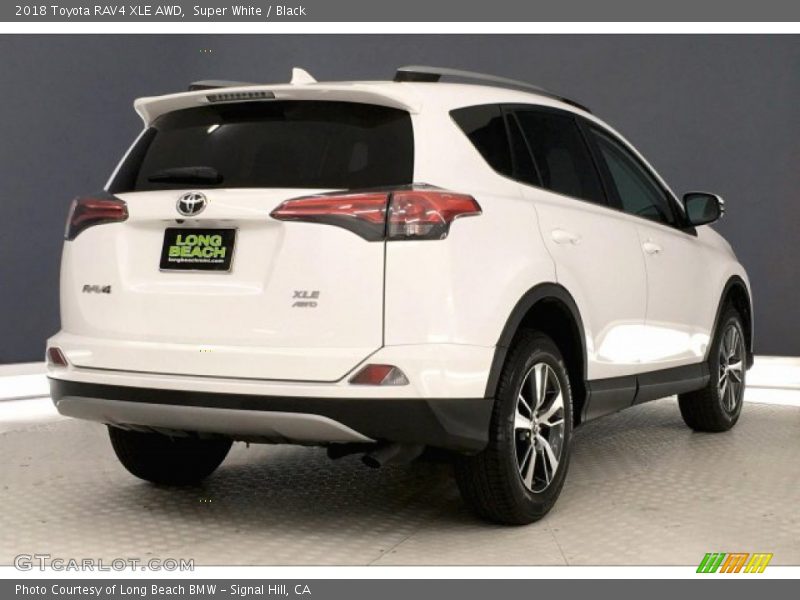 Super White / Black 2018 Toyota RAV4 XLE AWD