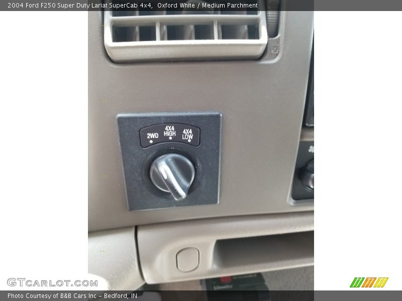 Oxford White / Medium Parchment 2004 Ford F250 Super Duty Lariat SuperCab 4x4