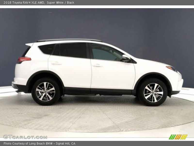 Super White / Black 2018 Toyota RAV4 XLE AWD