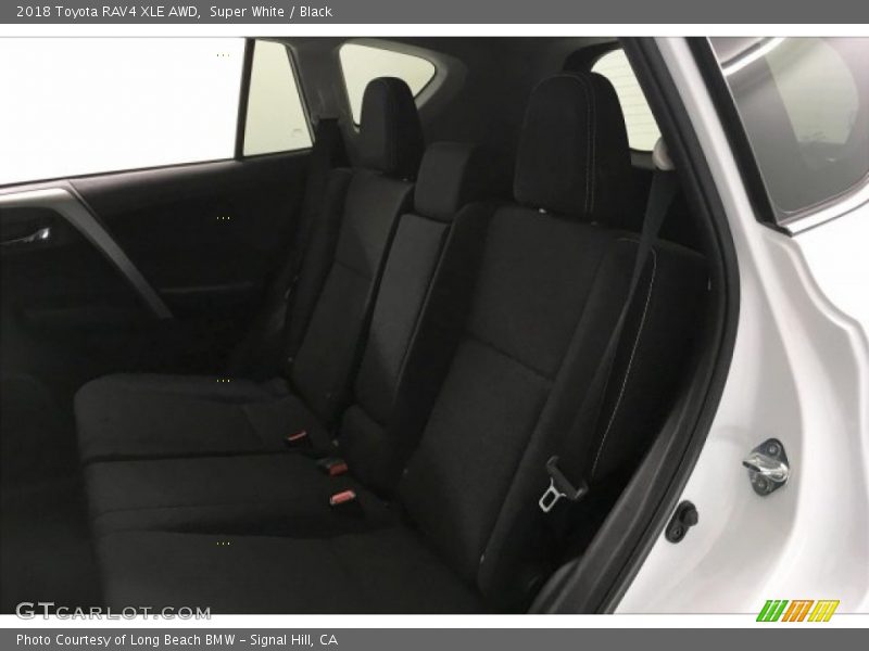 Super White / Black 2018 Toyota RAV4 XLE AWD