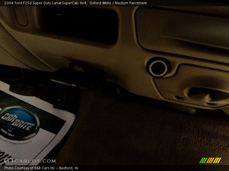 Oxford White / Medium Parchment 2004 Ford F250 Super Duty Lariat SuperCab 4x4