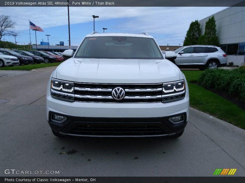 Pure White / Titan Black 2019 Volkswagen Atlas SEL 4Motion