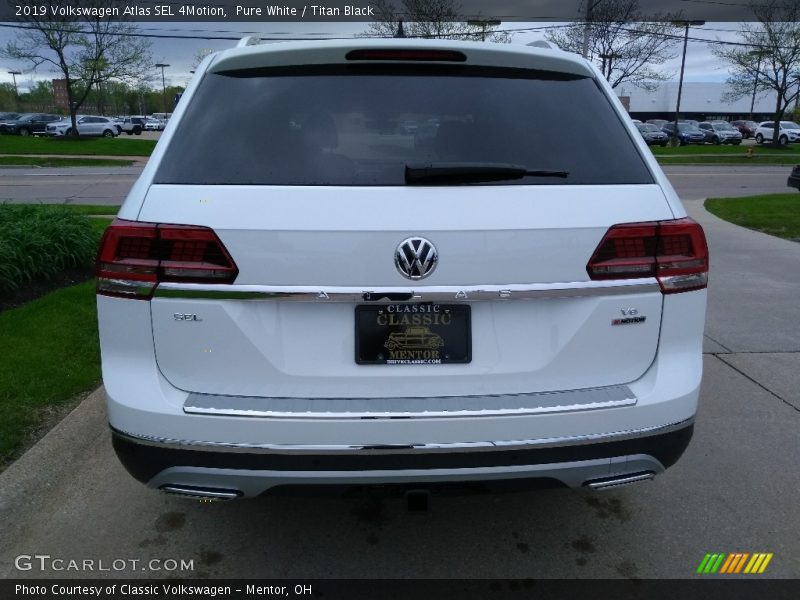 Pure White / Titan Black 2019 Volkswagen Atlas SEL 4Motion