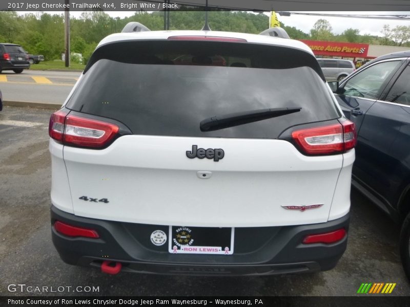 Bright White / Black 2017 Jeep Cherokee Trailhawk 4x4