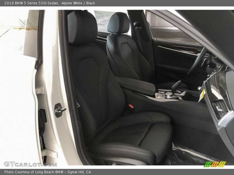 Alpine White / Black 2019 BMW 5 Series 530i Sedan