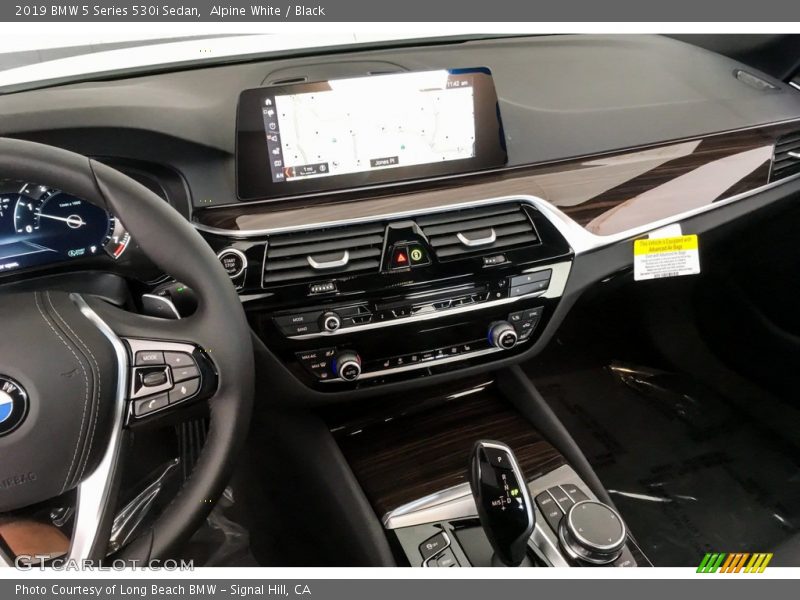 Alpine White / Black 2019 BMW 5 Series 530i Sedan