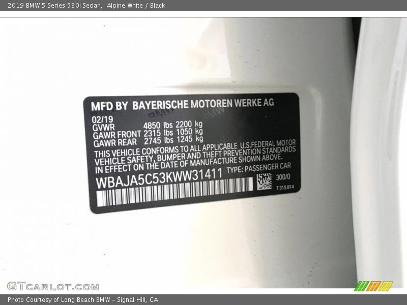 Alpine White / Black 2019 BMW 5 Series 530i Sedan
