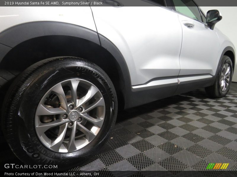 Symphony Silver / Black 2019 Hyundai Santa Fe SE AWD
