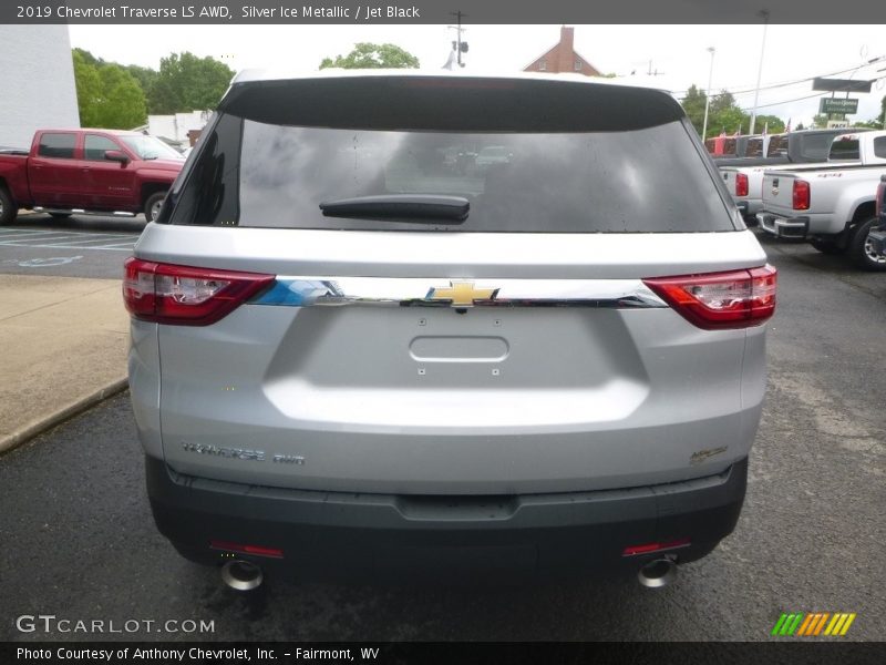 Silver Ice Metallic / Jet Black 2019 Chevrolet Traverse LS AWD