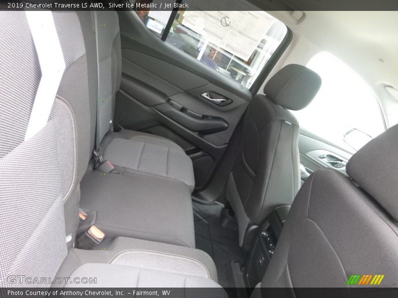 Silver Ice Metallic / Jet Black 2019 Chevrolet Traverse LS AWD