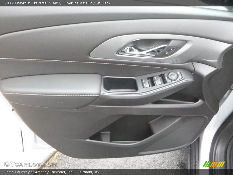Silver Ice Metallic / Jet Black 2019 Chevrolet Traverse LS AWD