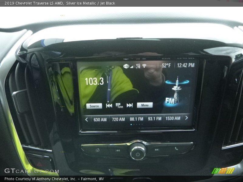Silver Ice Metallic / Jet Black 2019 Chevrolet Traverse LS AWD