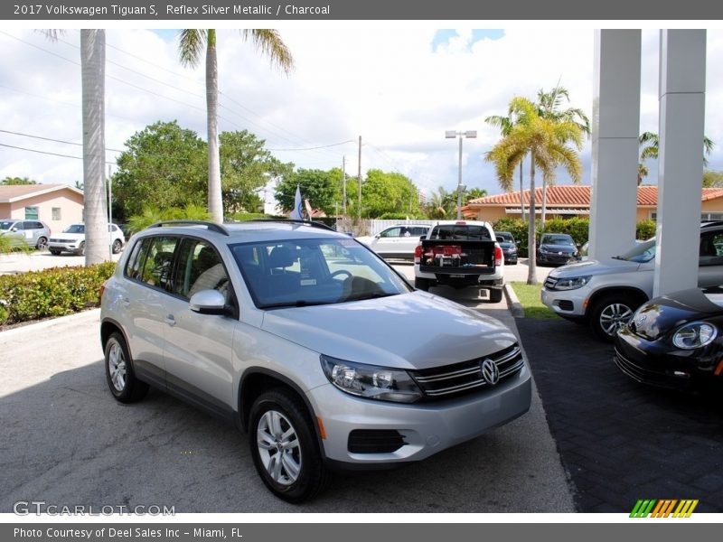 Reflex Silver Metallic / Charcoal 2017 Volkswagen Tiguan S