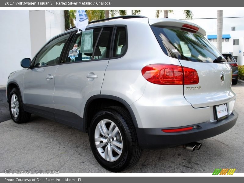 Reflex Silver Metallic / Charcoal 2017 Volkswagen Tiguan S