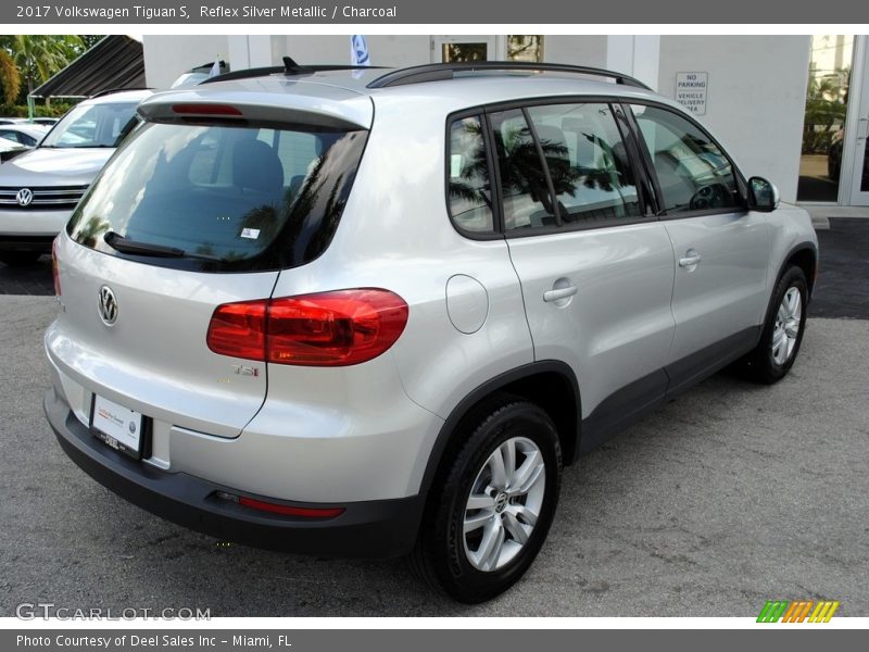 Reflex Silver Metallic / Charcoal 2017 Volkswagen Tiguan S