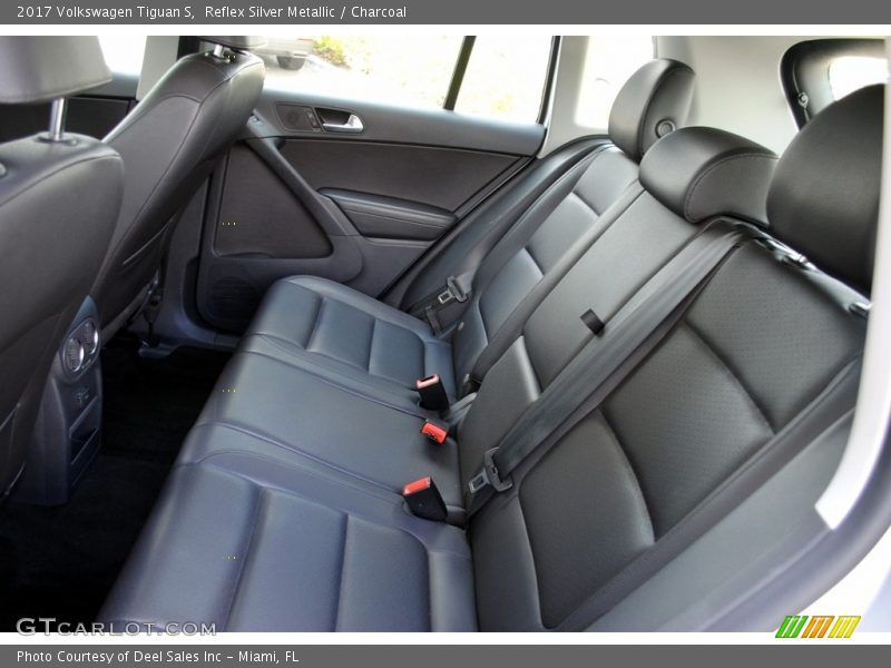 Reflex Silver Metallic / Charcoal 2017 Volkswagen Tiguan S