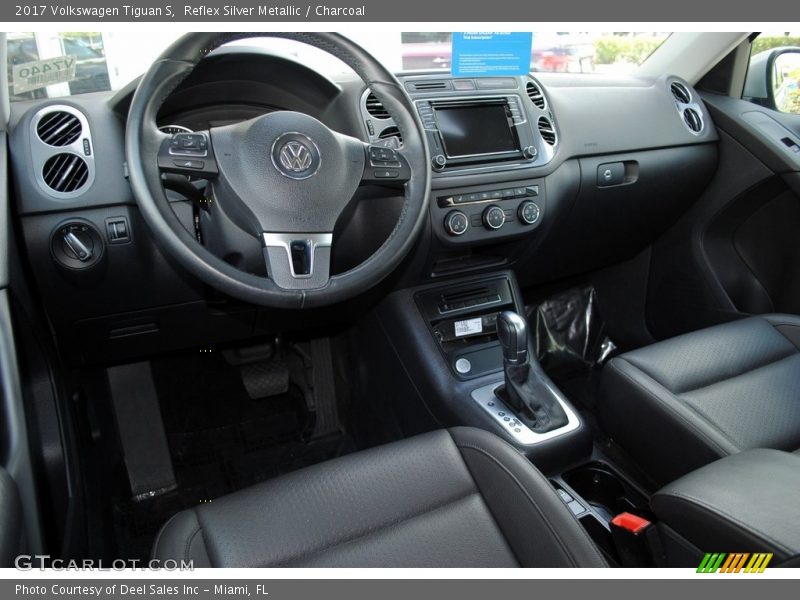 Reflex Silver Metallic / Charcoal 2017 Volkswagen Tiguan S