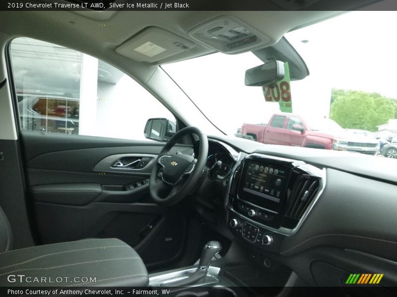 Silver Ice Metallic / Jet Black 2019 Chevrolet Traverse LT AWD