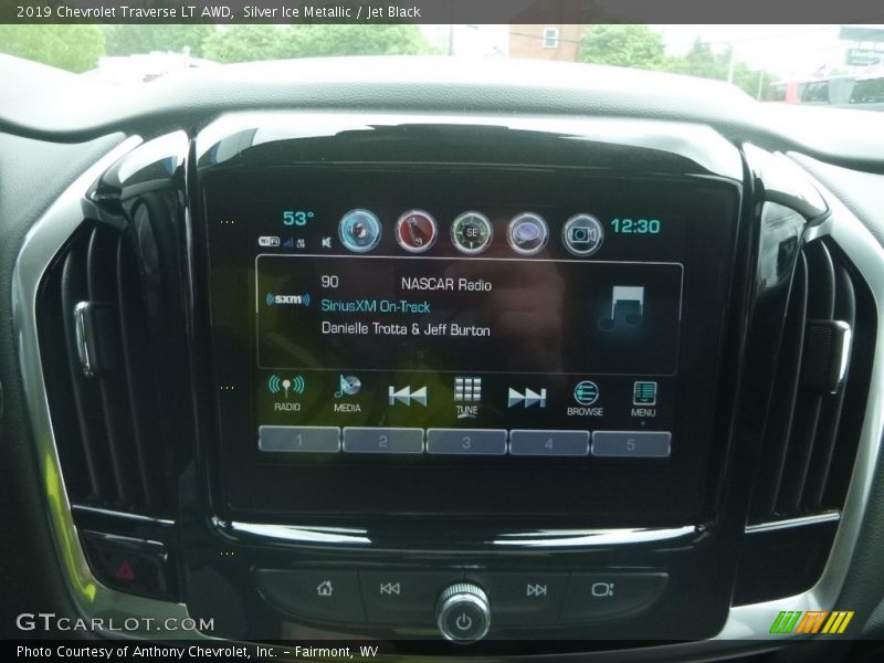 Silver Ice Metallic / Jet Black 2019 Chevrolet Traverse LT AWD