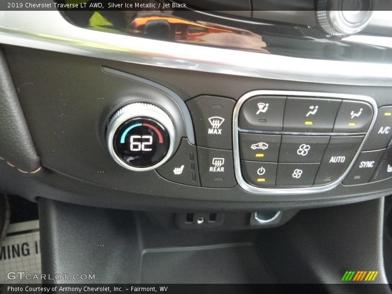 Silver Ice Metallic / Jet Black 2019 Chevrolet Traverse LT AWD