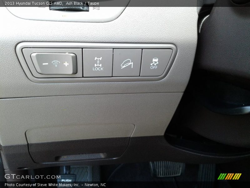 Ash Black / Taupe 2013 Hyundai Tucson GLS AWD