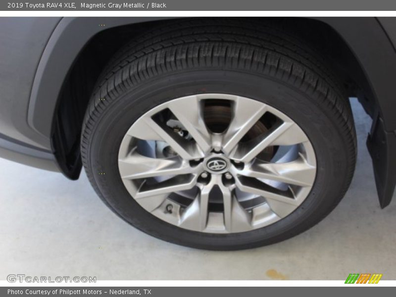 Magnetic Gray Metallic / Black 2019 Toyota RAV4 XLE