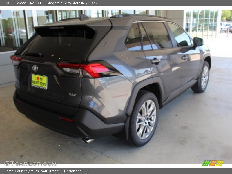 Magnetic Gray Metallic / Black 2019 Toyota RAV4 XLE